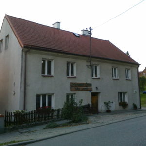 Budynek w Gietrzwałdzie, w którym, w latach trzydziestych XX wieku, mieściła się szkoła polska
