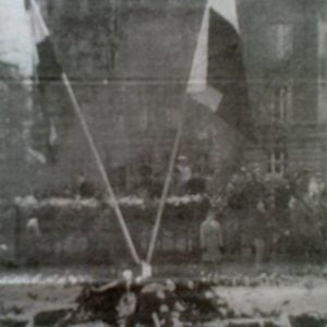 Grafika „Płaczący gołąbek pokoju” wykorzystywana na plakatach, umieszczanych w miejscach, w których w 1956 roku organizowano w polskich miastach pomoc dla powstańców węgierskich (ze zbiorów autora)
