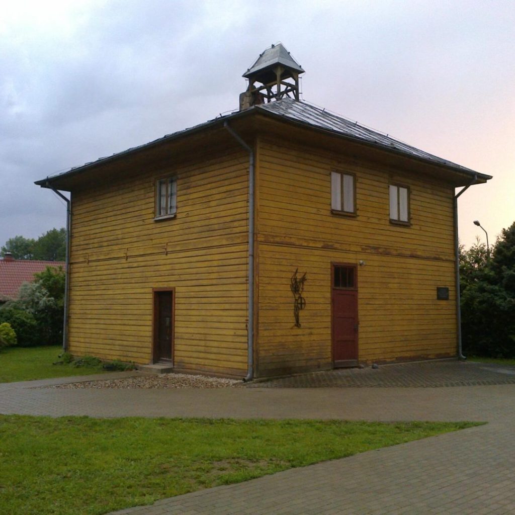 Dawna polska szkoła w Pluskach