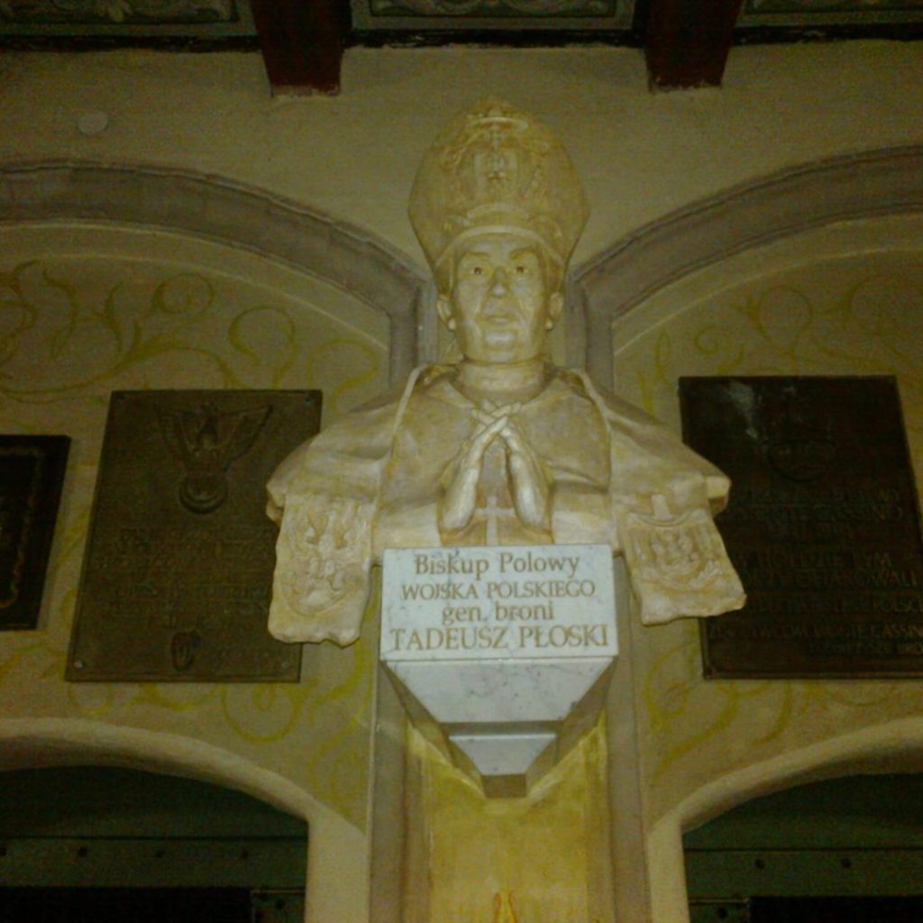 Popiersie bp. T. Płoskiego w olsztyńskim kościele garnizonowym