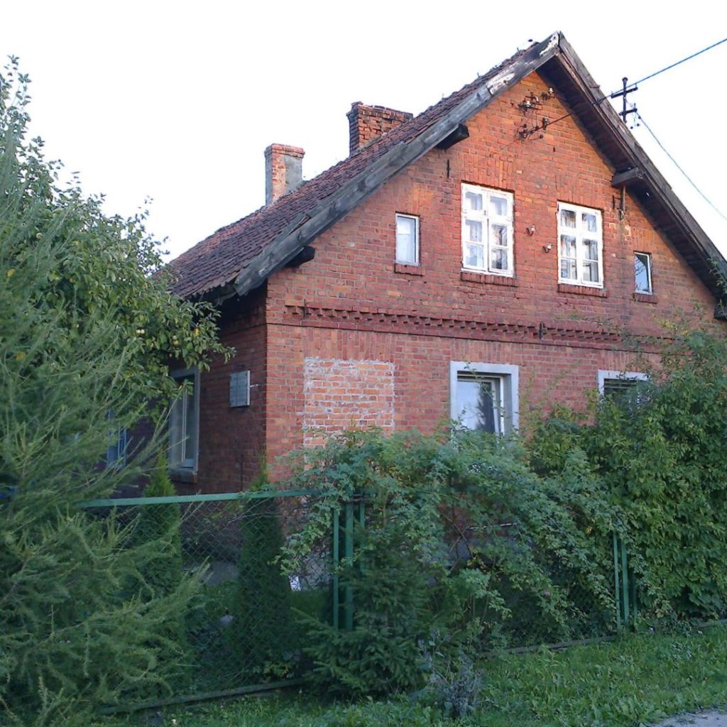 Budynek dawnego polskiego przedszkola w Skajbotach