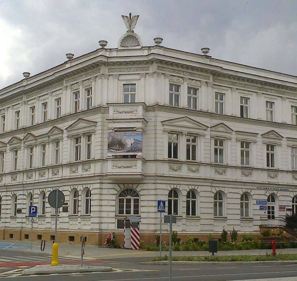 Dom Polski w Olsztynie – od czasu plebiscytu w 1920 roku siedziba wielu organizacji i instytucji ruchu polskiego na Warmii i Mazurach, m.in. szkoły