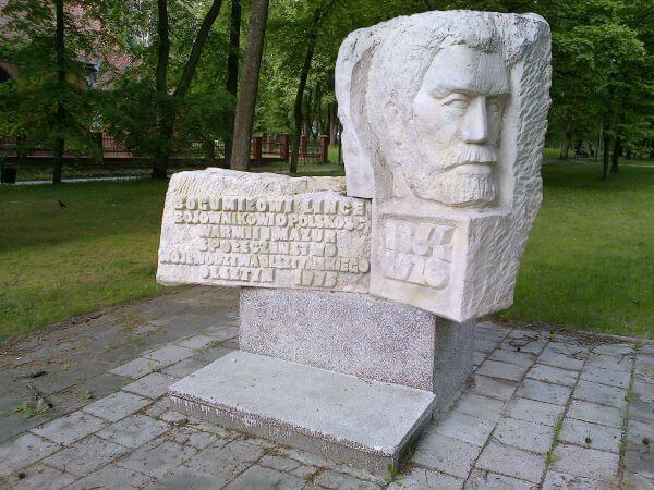 Pomnik B. Linki w Olsztynie (w miejscu jego grobu)