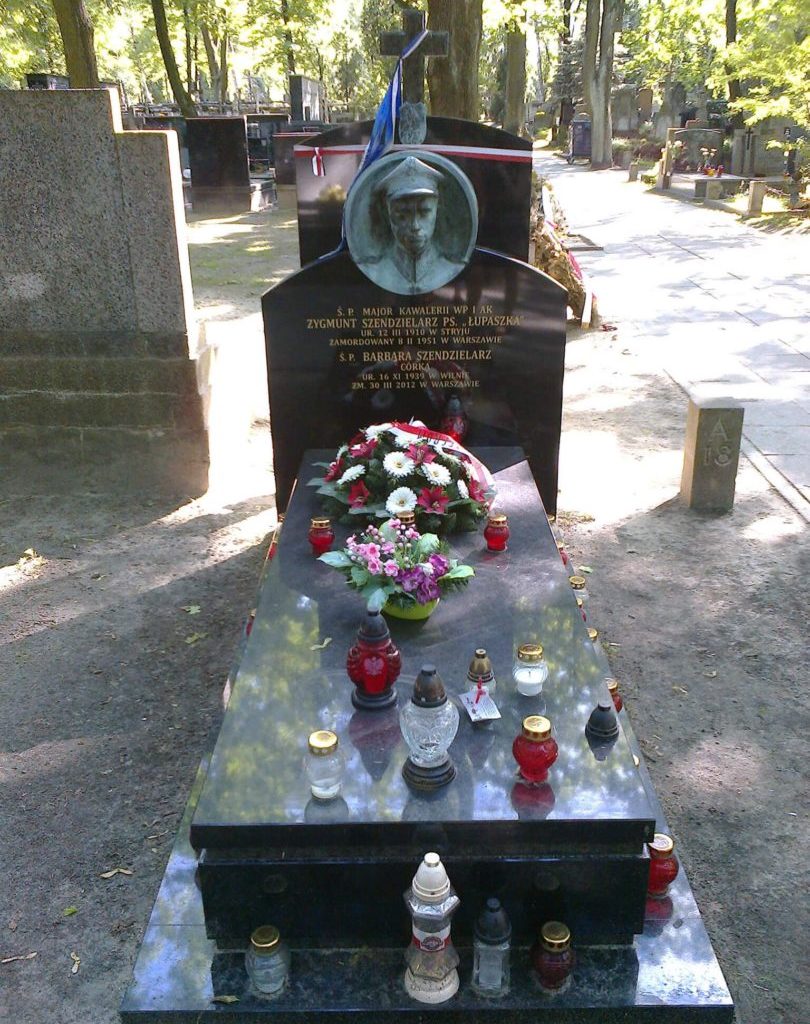 Grób Z. Szendzielarza i jego córki Barbary na Cmentarzu Wojskowym na Powązkach w Warszawie