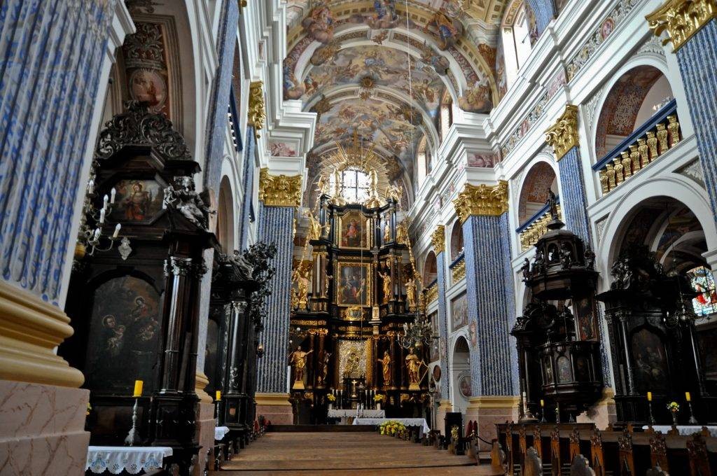 Wnętrze świątyni w św. Lipce, perle architektury jezuickiej w Polsce